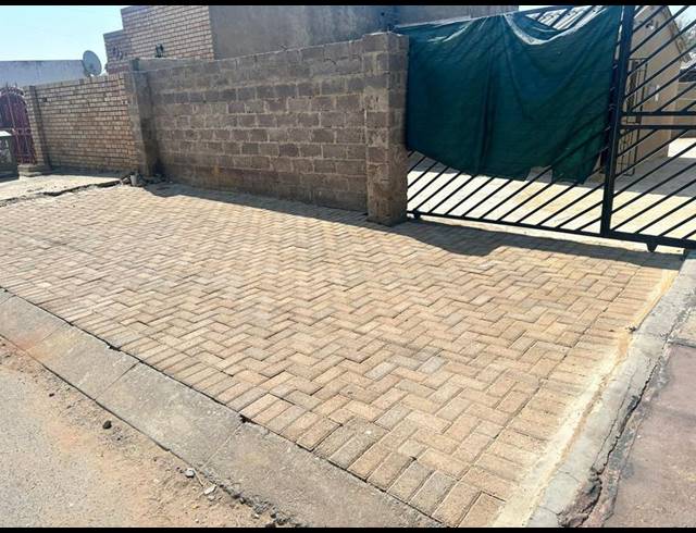 1 BEDROOM HOUSE FOR SALE IN MEADOWLANDS WEST